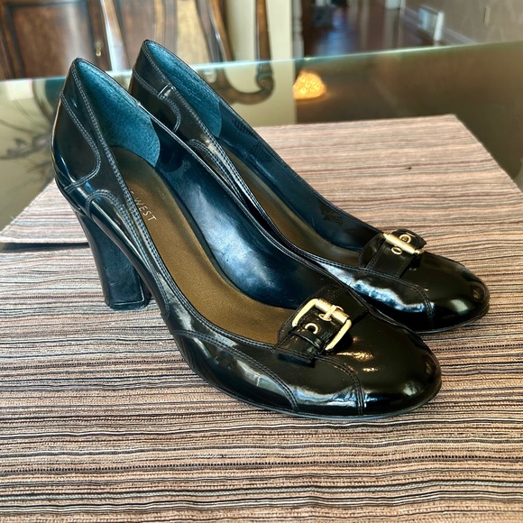 Nine West Black Patent Leather High Heels with Round Toe & Gold Buckle 10 - Picture 1 of 7
